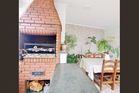 Casa à venda com 248m², 5 quartos e 6 vagas Casa à venda com 248m², 5 quartos e 6 vagasChurrasqueira