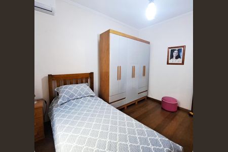 Casa à venda com 248m², 5 quartos e 6 vagas Casa à venda com 248m², 5 quartos e 6 vagasQuarto 3