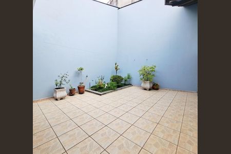 Casa à venda com 248m², 5 quartos e 6 vagas Casa à venda com 248m², 5 quartos e 6 vagasQuintal