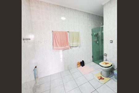 Casa à venda com 248m², 5 quartos e 6 vagas Casa à venda com 248m², 5 quartos e 6 vagasBanheiro da Suíte