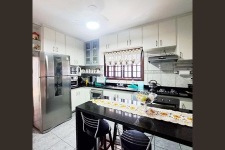 Casa à venda com 248m², 5 quartos e 6 vagas Casa à venda com 248m², 5 quartos e 6 vagasCozinha