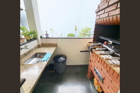 Casa à venda com 248m², 5 quartos e 6 vagas Casa à venda com 248m², 5 quartos e 6 vagasChurrasqueira