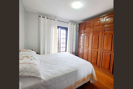 Casa à venda com 248m², 5 quartos e 6 vagas Casa à venda com 248m², 5 quartos e 6 vagasQuarto Suíte