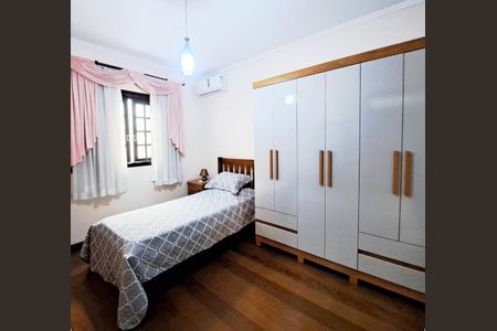 Casa à venda com 248m², 5 quartos e 6 vagas Casa à venda com 248m², 5 quartos e 6 vagasQuarto 3