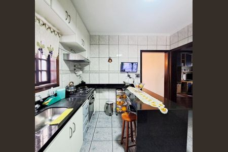 Casa à venda com 248m², 5 quartos e 6 vagas Casa à venda com 248m², 5 quartos e 6 vagasCozinha