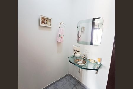 Casa à venda com 248m², 5 quartos e 6 vagas Casa à venda com 248m², 5 quartos e 6 vagasLavabo