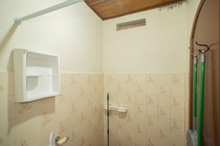 Casa à venda com 190m², 10 quartos e sem vagaBanheiro da Suíte