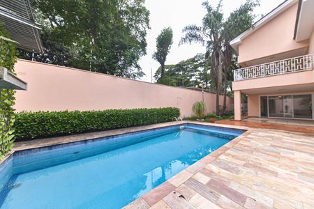 Casa para alugar com 680m², 4 quartos e 6 vagas Casa para alugar com 680m², 4 quartos e 6 vagasQuintal - Piscina