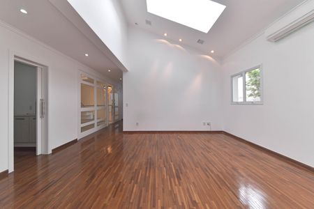 Casa para alugar com 680m², 4 quartos e 6 vagas Casa para alugar com 680m², 4 quartos e 6 vagasSala Intima