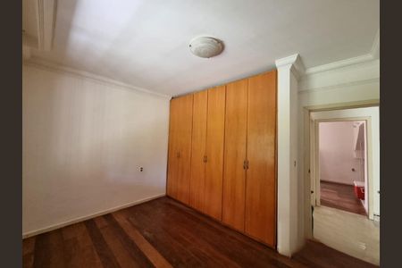 Casa à venda com 6 quartos, 665m² em Estoril, Belo Horizonte