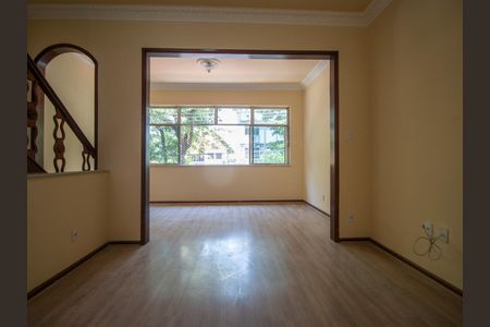 Apartamento para alugar com 160m², 4 quartos e sem vaga Apartamento para alugar com 160m², 4 quartos e sem vagaSala