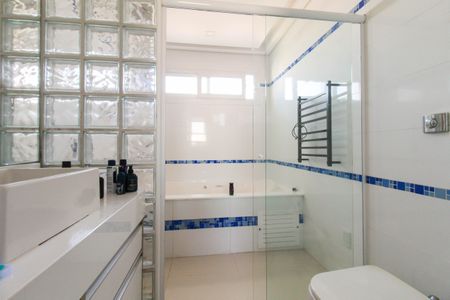 Casa para alugar com 350m², 4 quartos e 3 vagas Casa para alugar com 350m², 4 quartos e 3 vagasBanheiro da Suíte