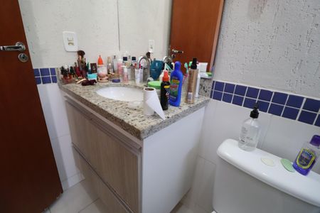 Apartamento para alugar com 72m², 2 quartos e 2 vagasBanheiro do Quarto 2