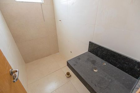 Banheiro social de apartamento à venda com 3 quartos, 126m² em Glória, Belo Horizonte