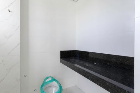 Apartamento à venda com 63m², 3 quartos e 1 vaga Apartamento à venda com 63m², 3 quartos e 1 vagaBanheiro da suíte
