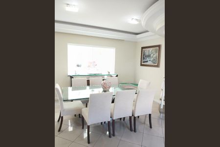 Casa à venda com 217m², 4 quartos e 4 vagas Casa à venda com 217m², 4 quartos e 4 vagasFoto 07