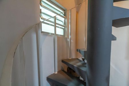 Casa à venda com 125m², 3 quartos e 2 vagasEscada