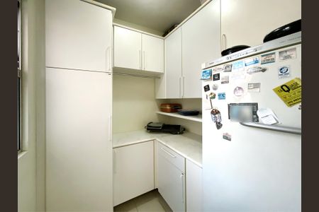 Apartamento à venda com 126m², 4 quartos e 3 vagas Apartamento à venda com 126m², 4 quartos e 3 vagasQuarto de Serviço