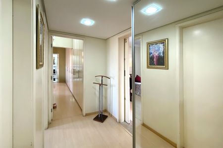 Apartamento à venda com 126m², 4 quartos e 3 vagas Apartamento à venda com 126m², 4 quartos e 3 vagascorredor