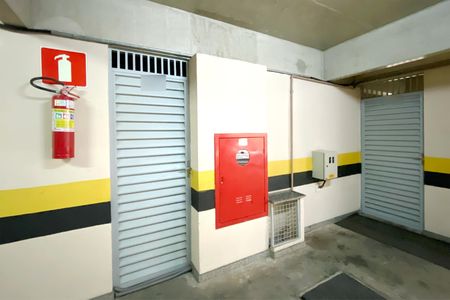 Apartamento à venda com 126m², 4 quartos e 3 vagas Apartamento à venda com 126m², 4 quartos e 3 vagasÁrea comum - Box de depósito