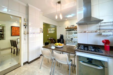 Apartamento à venda com 126m², 4 quartos e 3 vagas Apartamento à venda com 126m², 4 quartos e 3 vagasCozinha