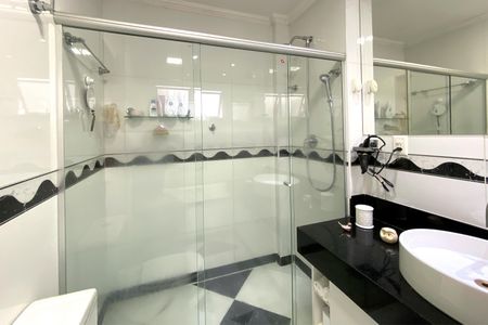 Apartamento à venda com 126m², 4 quartos e 3 vagas Apartamento à venda com 126m², 4 quartos e 3 vagasBanheiro da Suíte 1