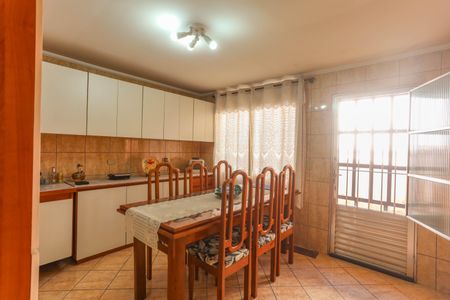 Casa à venda com 250m², 5 quartos e 4 vagas Casa à venda com 250m², 5 quartos e 4 vagasCasa 1 - copa