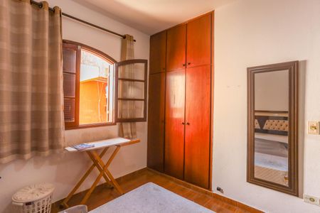 Casa à venda com 250m², 5 quartos e 4 vagas Casa à venda com 250m², 5 quartos e 4 vagasCasa 2 - quarto 2