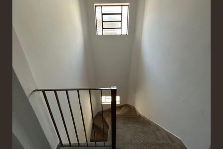 Casa para alugar com 120m², 3 quartos e 1 vaga Casa para alugar com 120m², 3 quartos e 1 vagaEscada