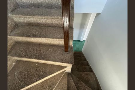 Casa para alugar com 120m², 3 quartos e 1 vaga Casa para alugar com 120m², 3 quartos e 1 vagaEscada