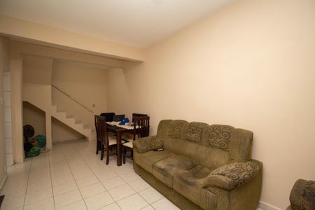 Casa à venda com 177m², 3 quartos e 2 vagasSala