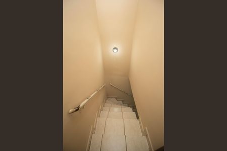 Casa à venda com 177m², 3 quartos e 2 vagasEscada