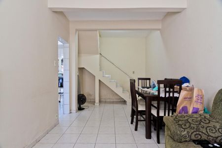 Casa à venda com 177m², 3 quartos e 2 vagasSala