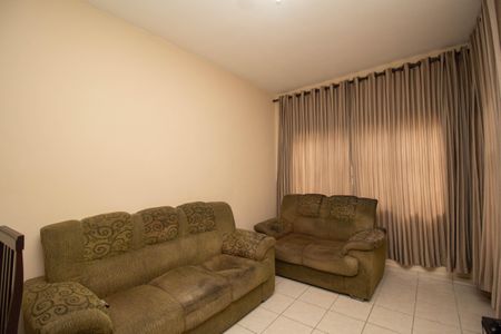 Casa à venda com 177m², 3 quartos e 2 vagasSala