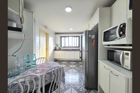 Apartamento para alugar com 140m², 4 quartos e 3 vagas Apartamento para alugar com 140m², 4 quartos e 3 vagasCozinha
