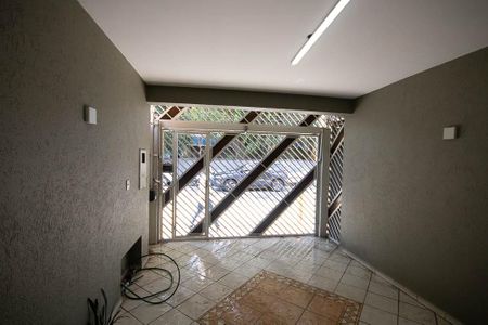 Casa para alugar com 180m², 2 quartos e 1 vaga Casa para alugar com 180m², 2 quartos e 1 vagaGaragem