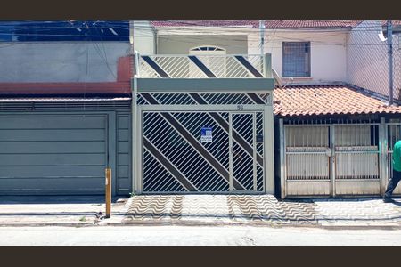 Casa para alugar com 180m², 2 quartos e 1 vaga Casa para alugar com 180m², 2 quartos e 1 vagaFachada / Placa