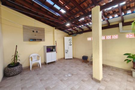 Casa à venda com 274m², 3 quartos e 3 vagas Casa à venda com 274m², 3 quartos e 3 vagasQuintal
