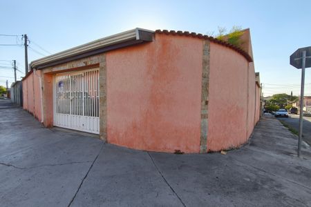 Casa à venda com 274m², 3 quartos e 3 vagas Casa à venda com 274m², 3 quartos e 3 vagasFachada