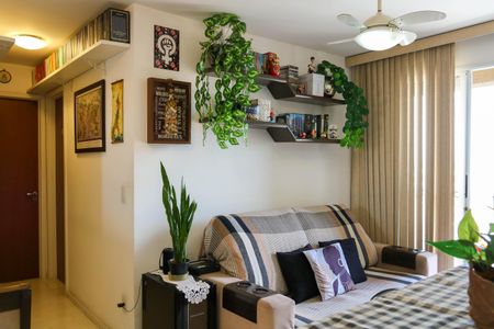 Sala de apartamento para alugar com 2 quartos, 55m² em Del Castilho, Rio de Janeiro