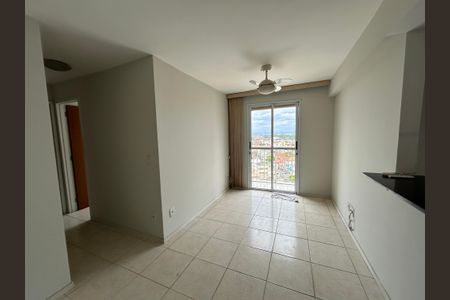 Sala de apartamento para alugar com 2 quartos, 55m² em Del Castilho, Rio de Janeiro