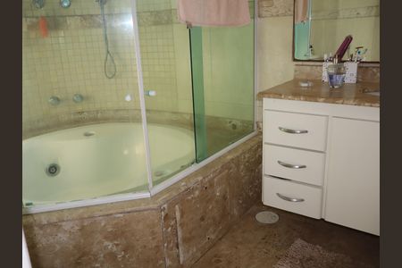 Apartamento à venda com 115m², 3 quartos e 3 vagasBanheiro suíte 3