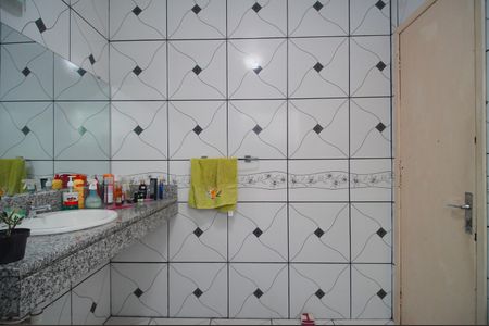 Casa à venda com 132m², 3 quartos e 2 vagasBanheiro