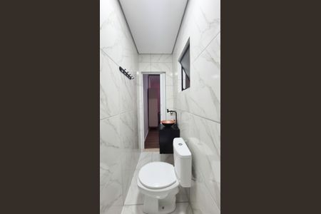 Casa à venda com 190m², 2 quartos e 2 vagasBanheiro da Suíte 1