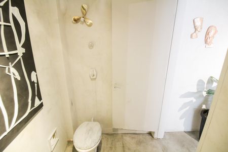 Casa à venda com 370m², 5 quartos e 1 vaga Casa à venda com 370m², 5 quartos e 1 vagaBanheiro Social