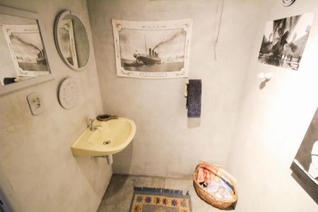 Casa à venda com 370m², 5 quartos e 1 vaga Casa à venda com 370m², 5 quartos e 1 vagaBanheiro Social