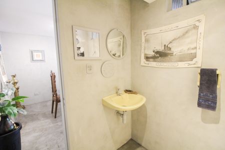 Casa à venda com 370m², 5 quartos e 1 vaga Casa à venda com 370m², 5 quartos e 1 vagaBanheiro Social