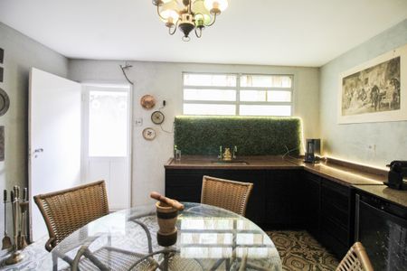 Casa à venda com 370m², 5 quartos e 1 vaga Casa à venda com 370m², 5 quartos e 1 vagaCozinha