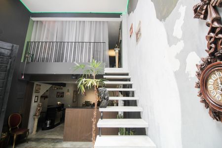 Casa à venda com 370m², 5 quartos e 1 vaga Casa à venda com 370m², 5 quartos e 1 vagaSala