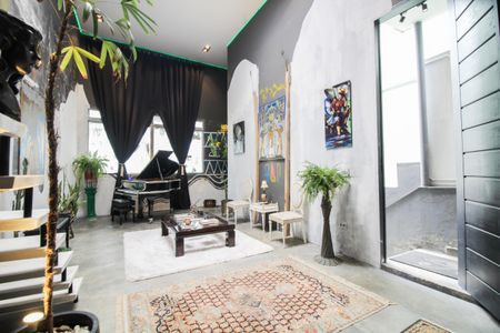 Casa à venda com 370m², 5 quartos e 1 vaga Casa à venda com 370m², 5 quartos e 1 vagaSala